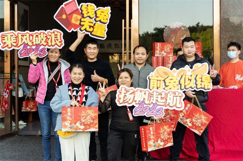 风采 nhân viên 1